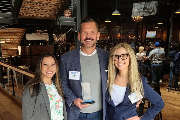 Roth-Staffing-coworkers-celebrate